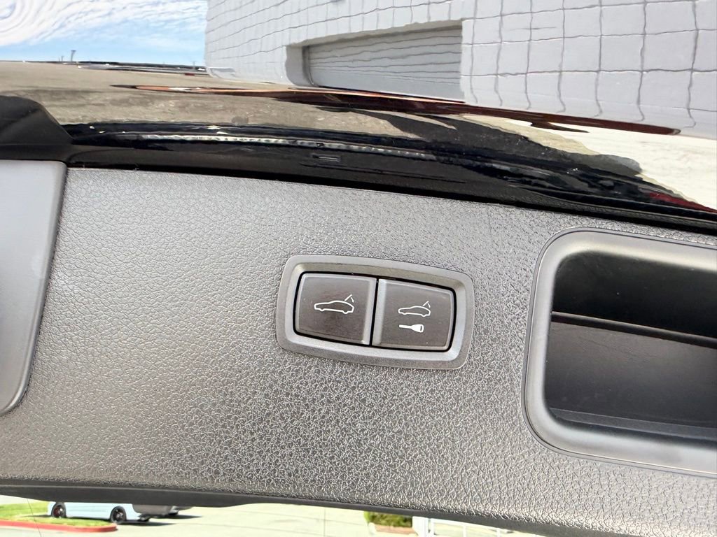 Used 2024 Porsche Macan AWD/4WD image 27