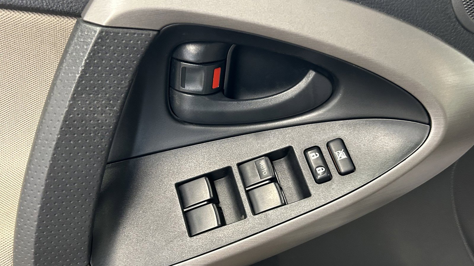 Used 2008 Toyota RAV4 Limited image 10