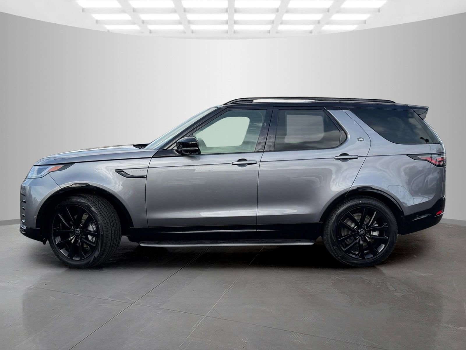 New 2026 Land Rover Discovery Dynamic SE image 8