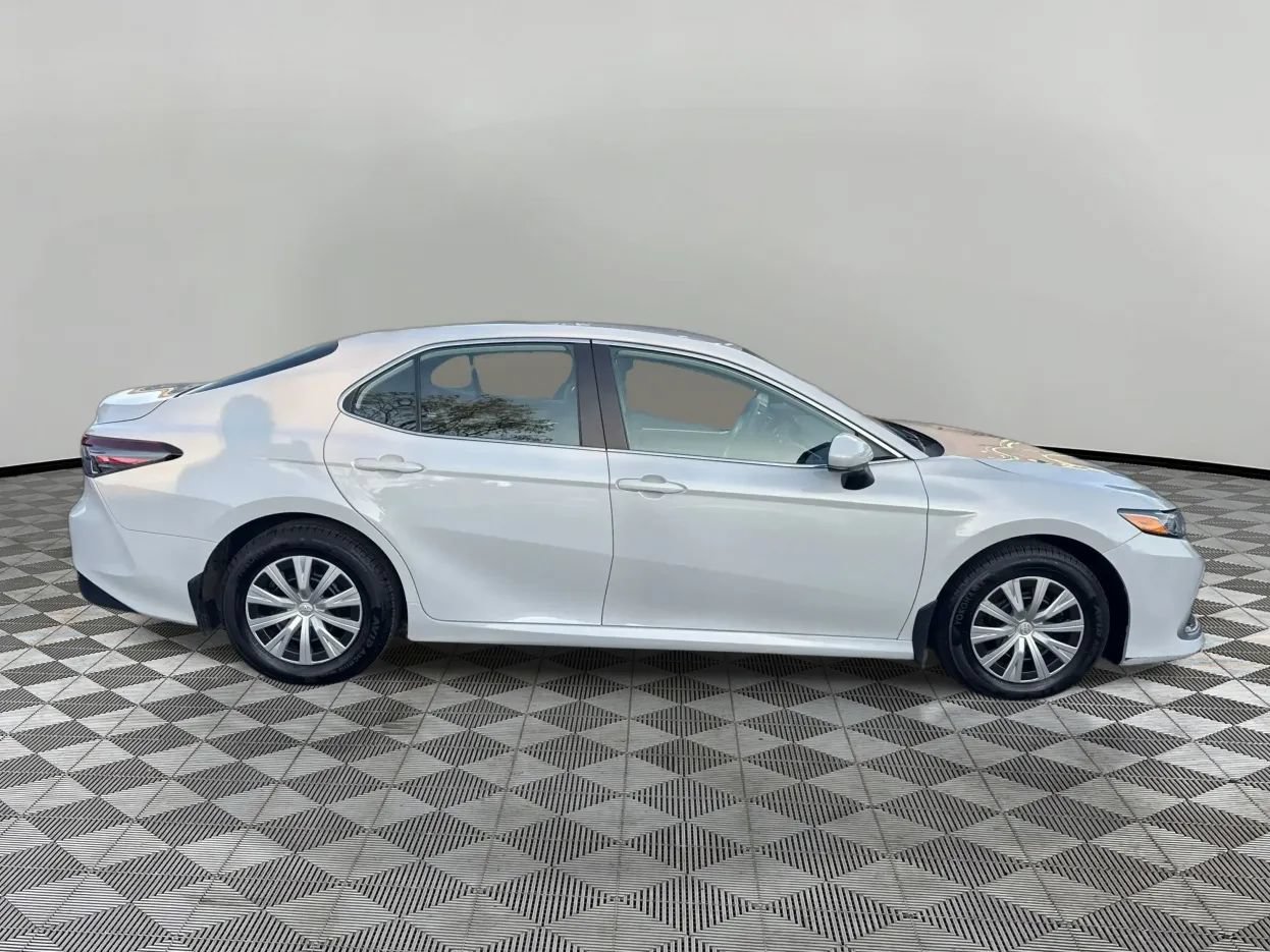 Used 2023 Toyota Camry LE FWD image 4