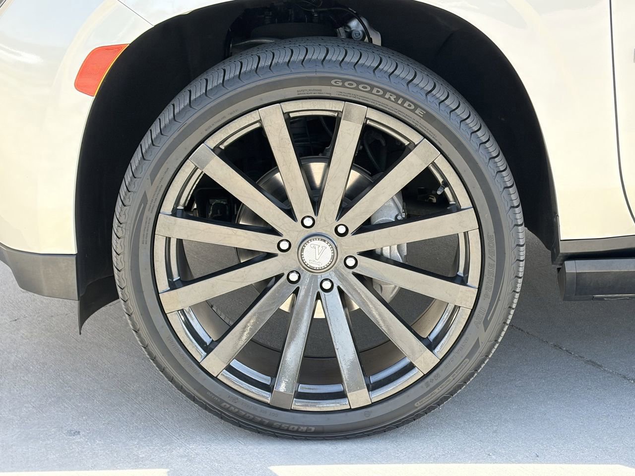Used 2022 GMC Yukon XL Denali AWD/4WD image 9