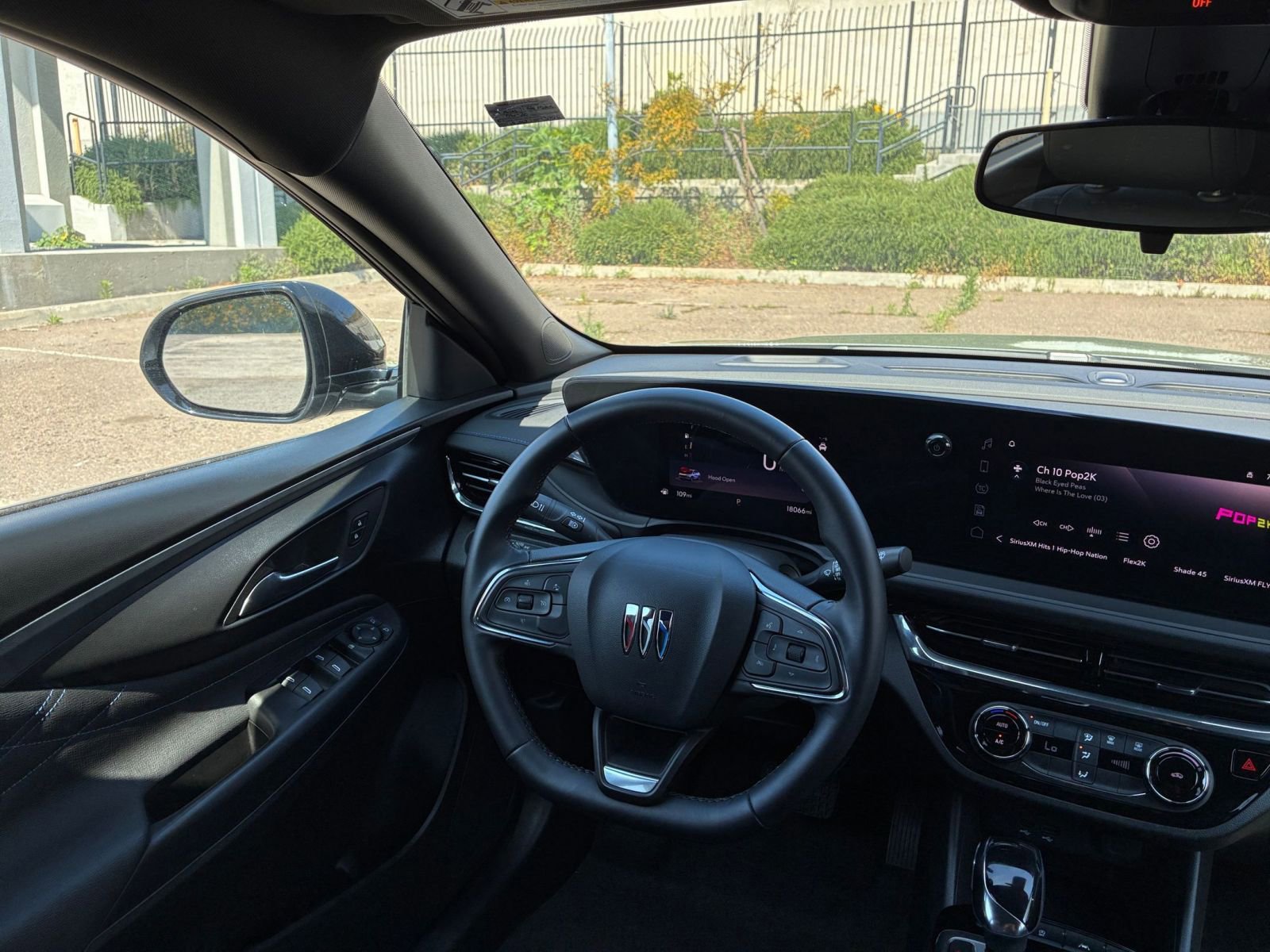 Used 2025 Buick Envista Sport Touring image 33