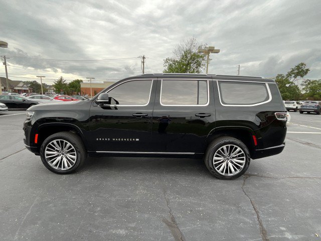 Used 2023 Jeep Grand Wagoneer Series III AWD/4WD image 4