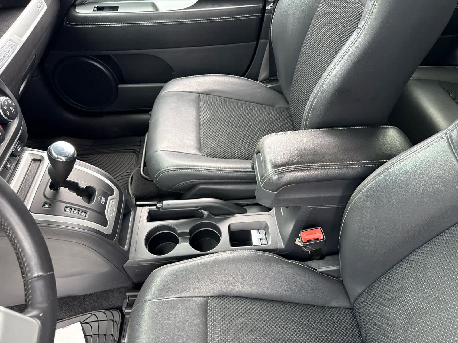 Used 2015 Jeep Compass Latitude AWD/4WD image 18