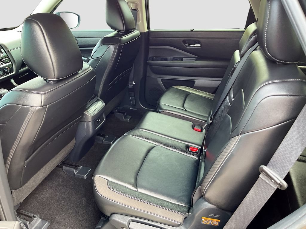 Used 2025 Nissan Pathfinder SL AWD/4WD image 24