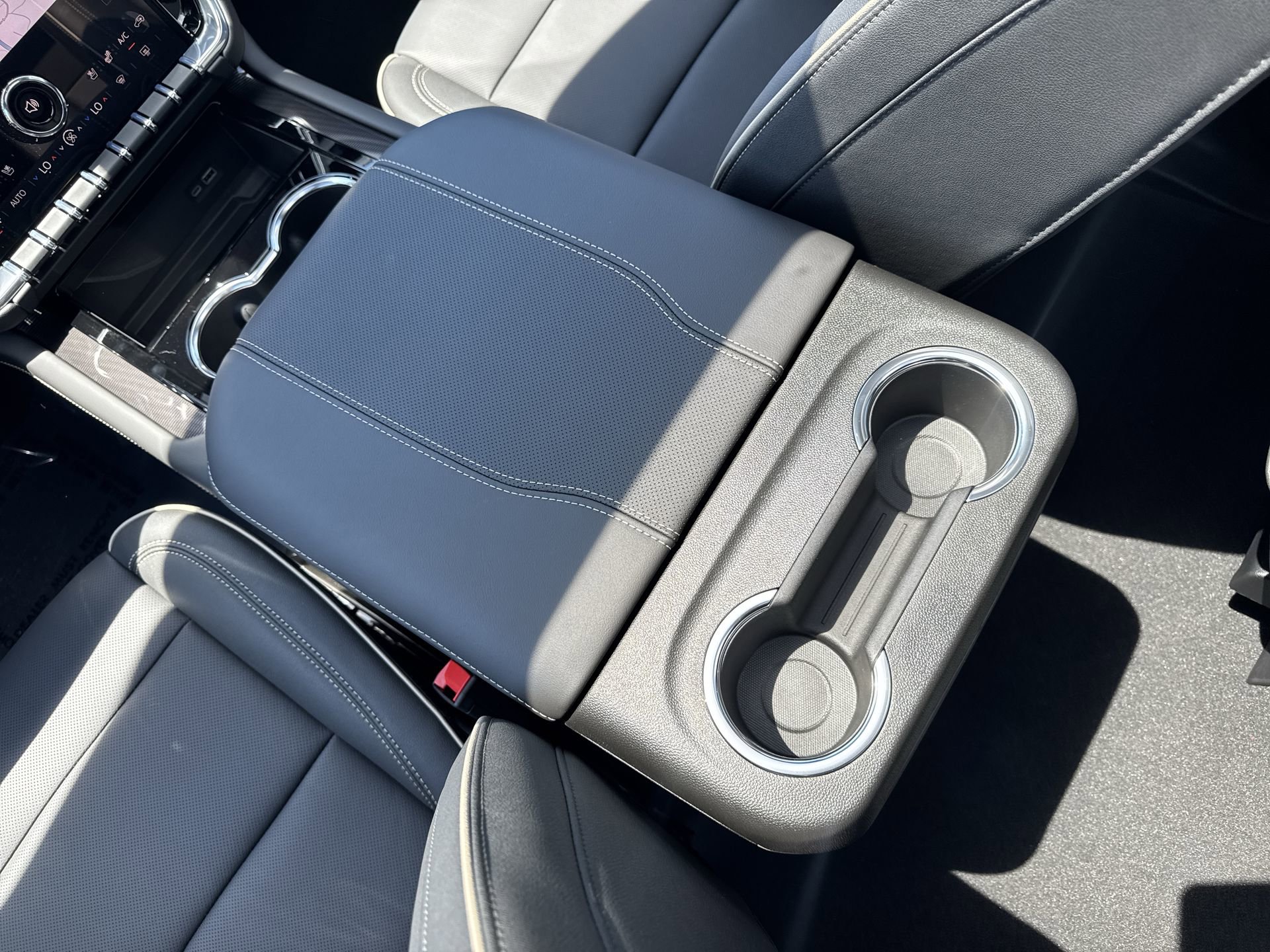 New 2026 GMC Yukon XL Elevation w/ Elevation Premium Package AWD/4WD image 23