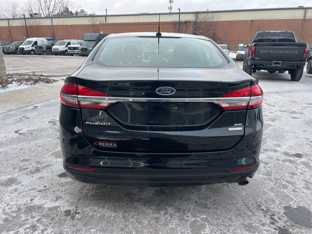 Used 2017 Ford Fusion SE w/ Fusion SE Technology Package image 6