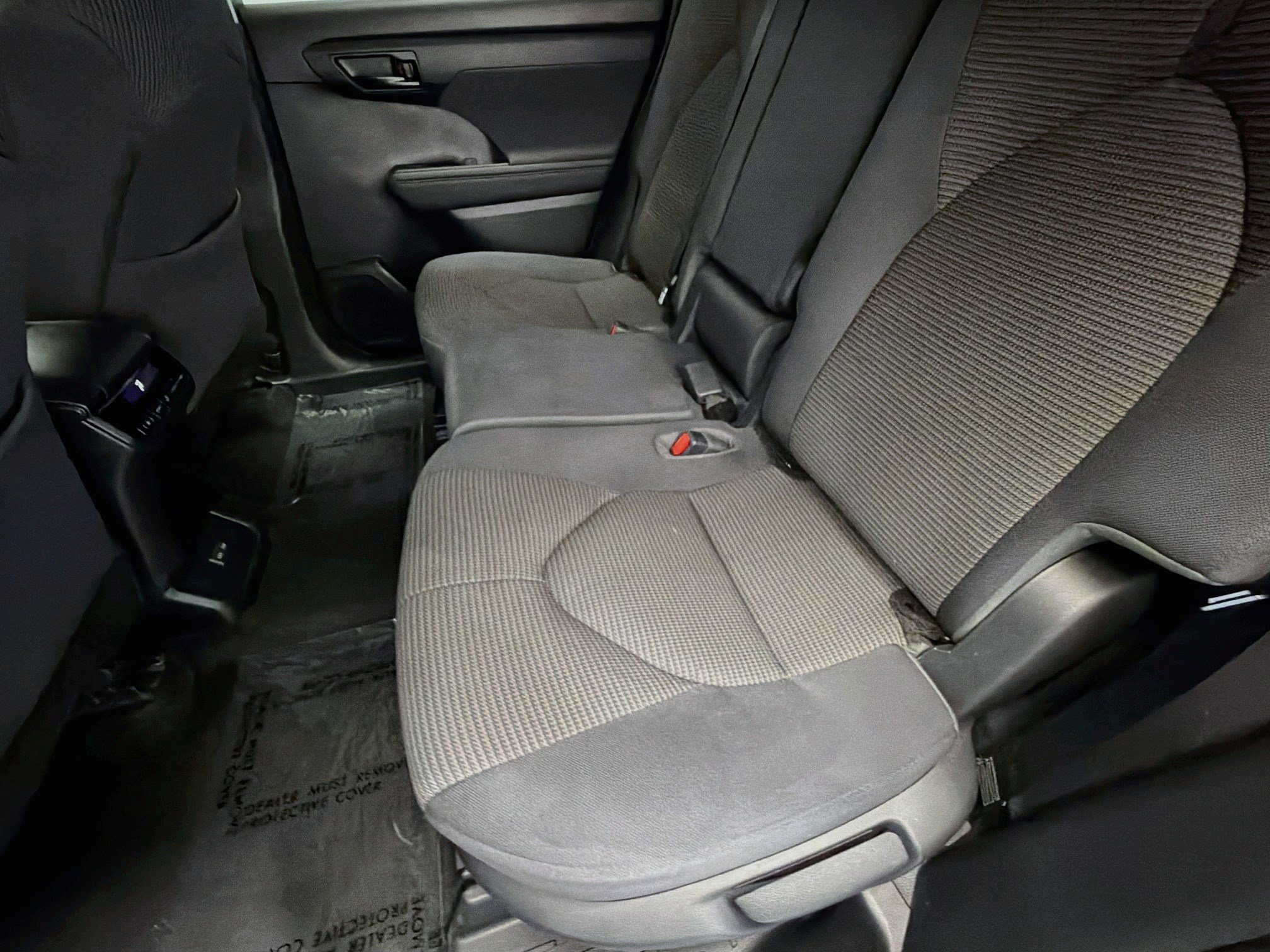Used 2023 Toyota Highlander LE AWD/4WD image 13
