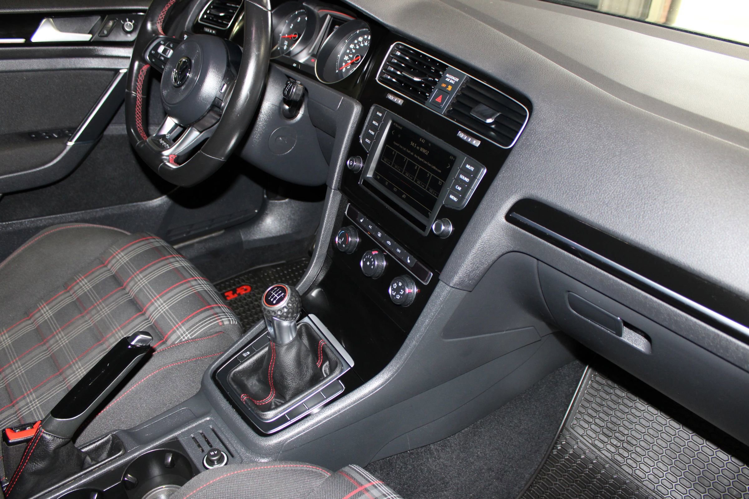Used 2017 Volkswagen GTI Sport FWD image 31