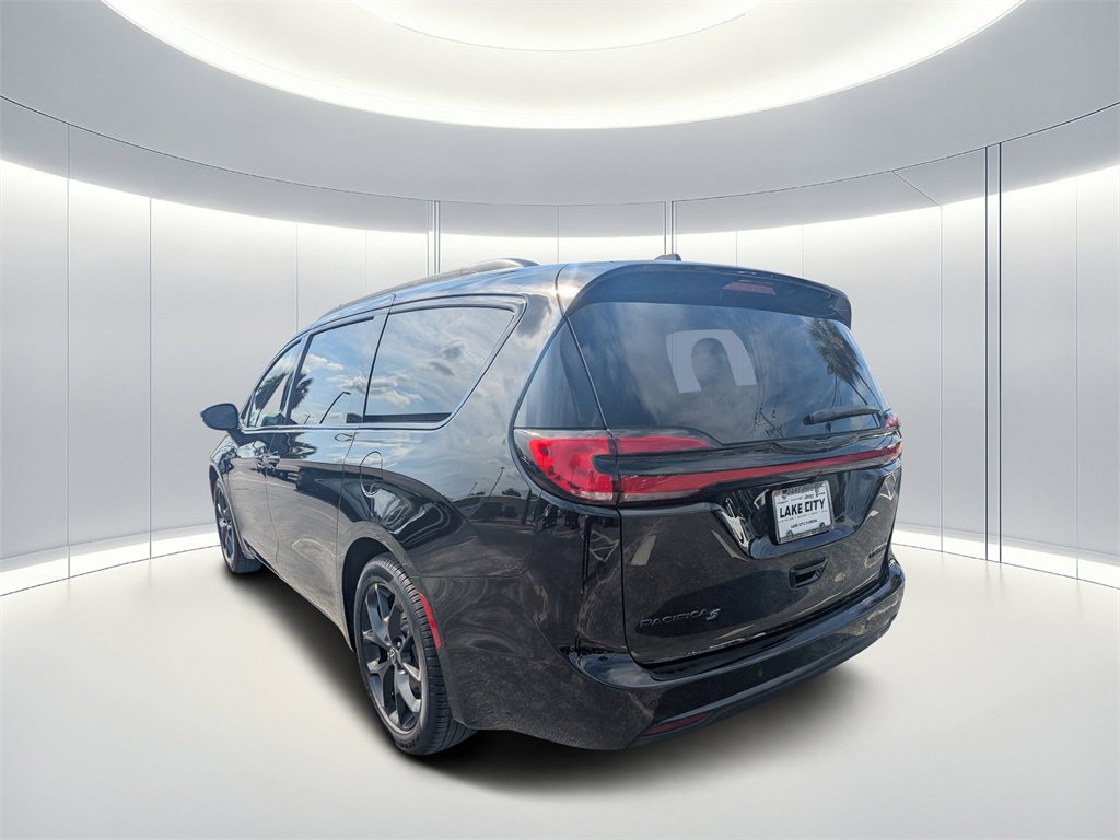 New 2026 Chrysler Pacifica Limited image 6
