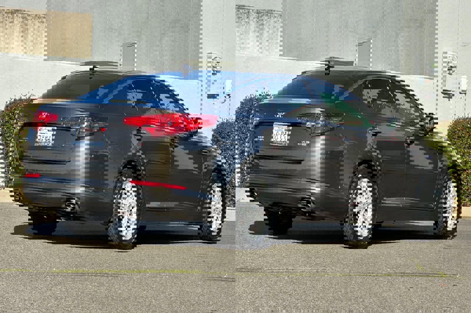 Used 2013 Kia Optima EX w/ Premium Pkg image 2