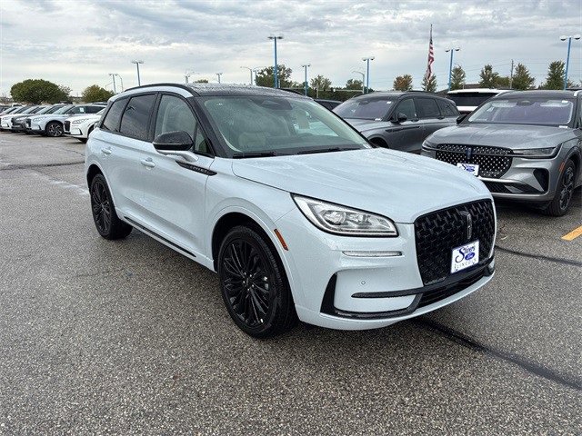 New 2025 Lincoln Corsair Reserve w/ Equipment Group 202A image 2