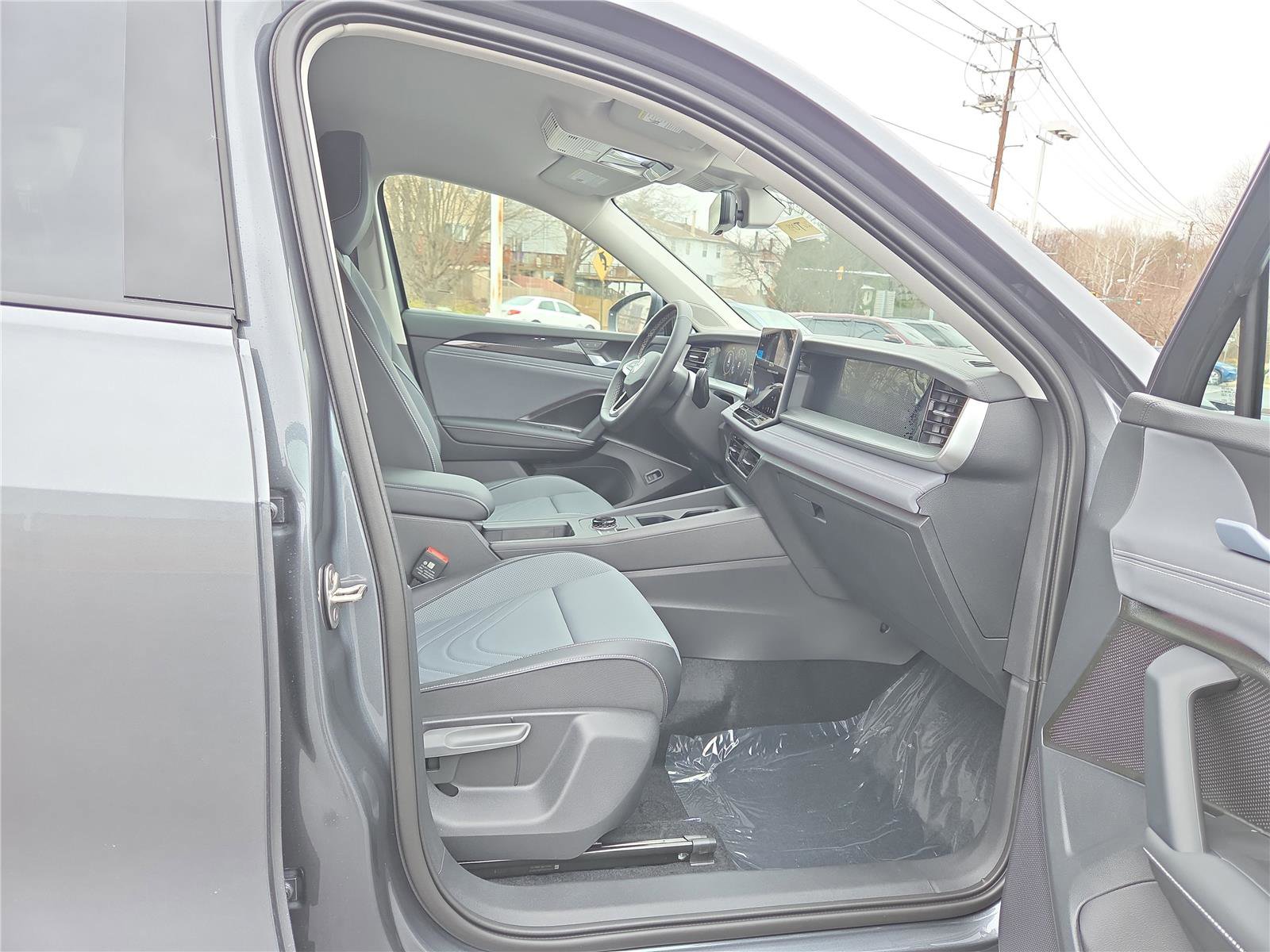 New 2026 Volkswagen Tiguan SE image 28