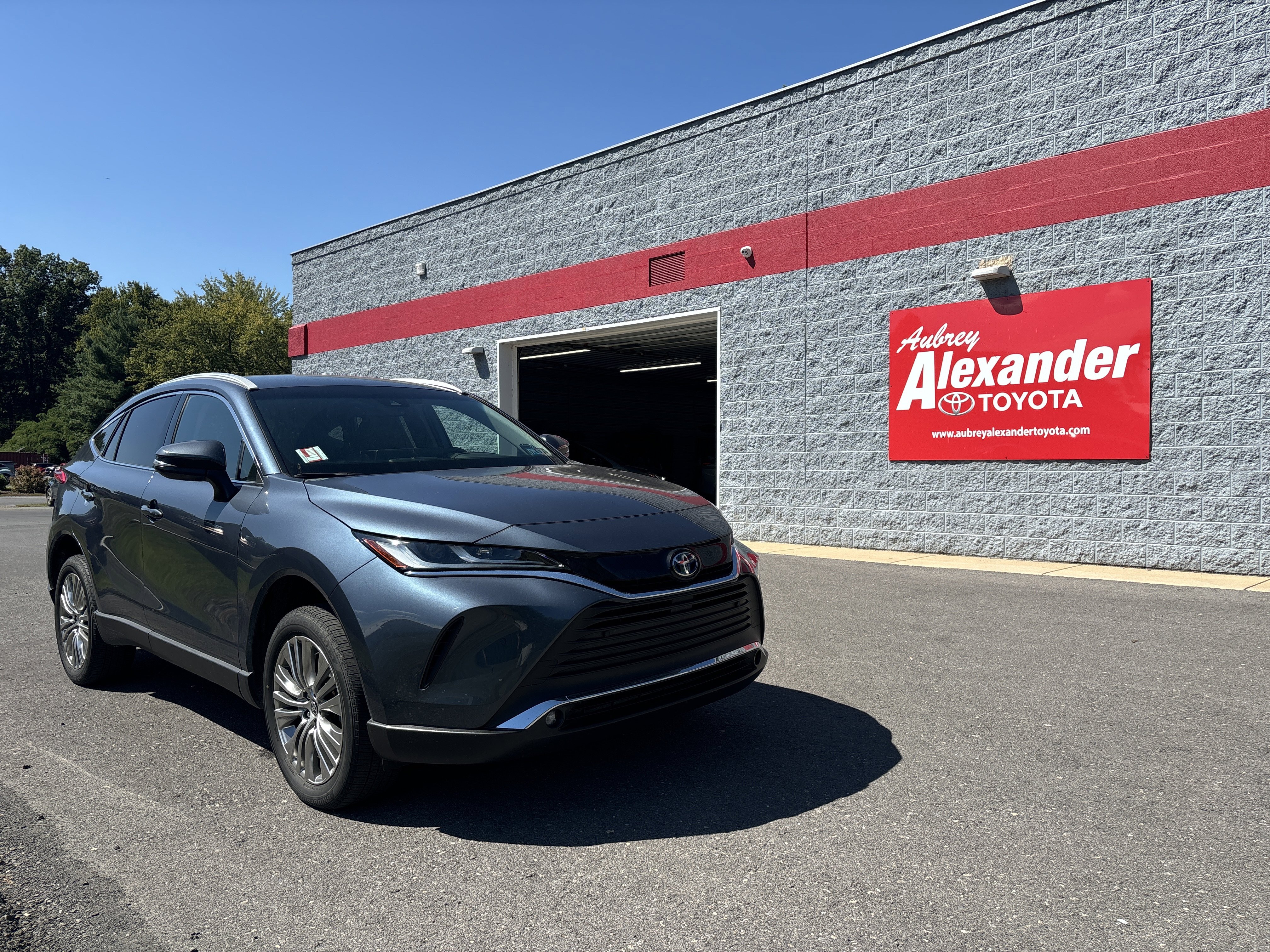 Used 2023 Toyota Venza XLE