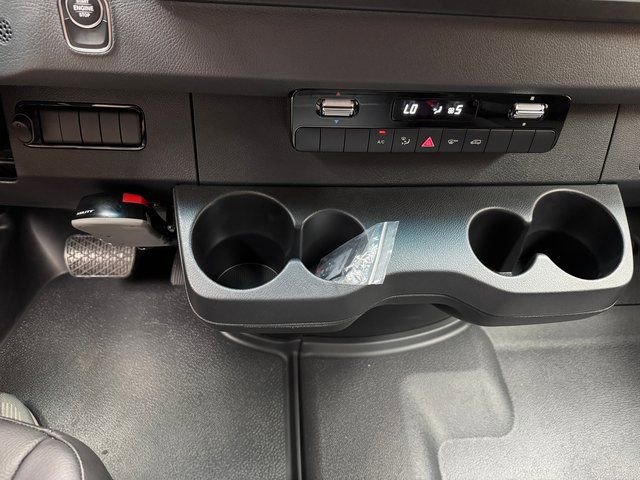 Used 2024 Mercedes-Benz Sprinter 4500 image 21