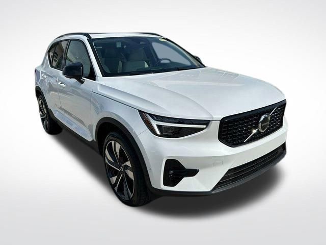 New 2025 Volvo XC40 B5 Ultra w/ Protection Package AWD/4WD image 2