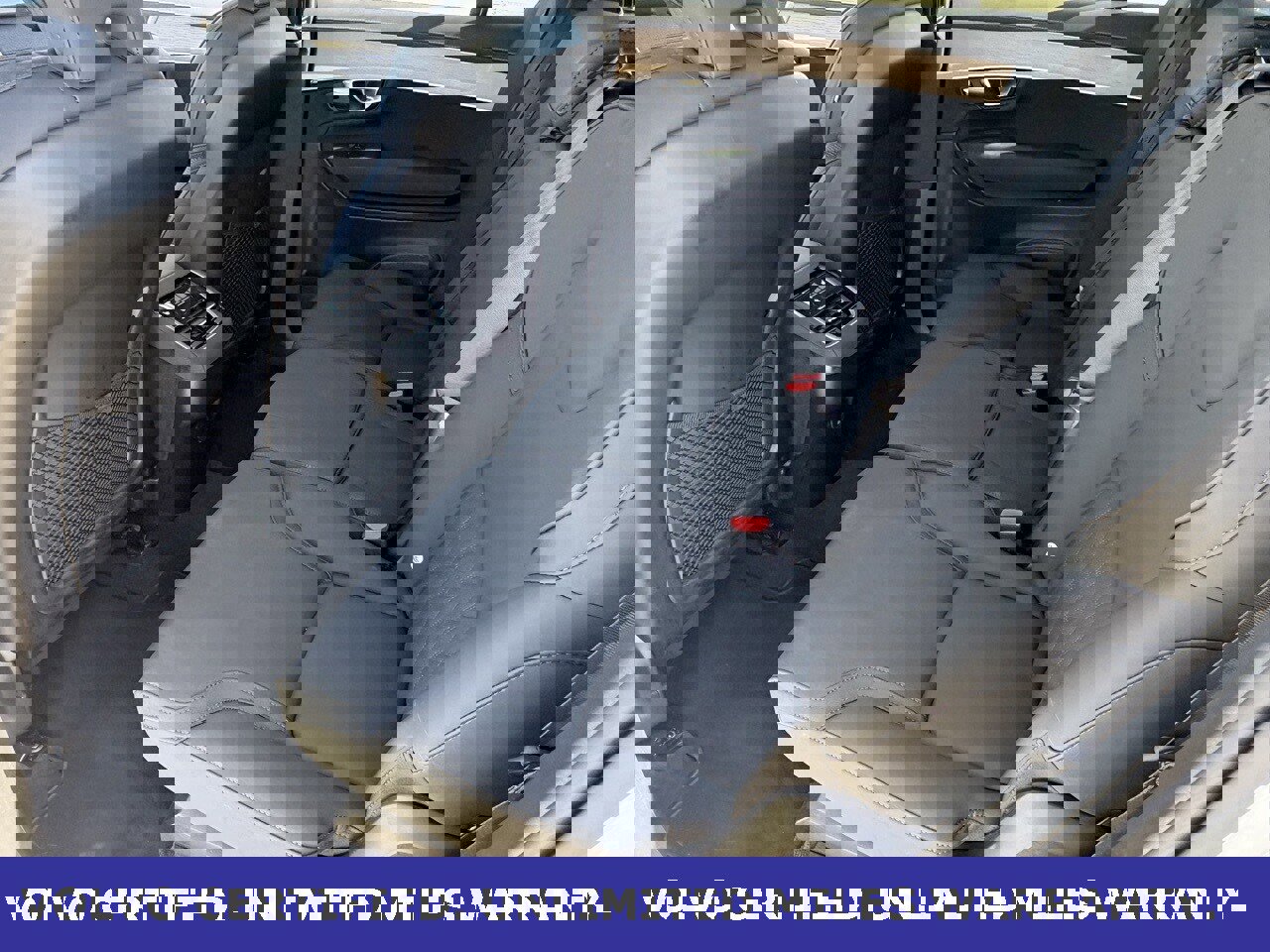 Certified 2025 Volvo XC90 B6 Plus image 31