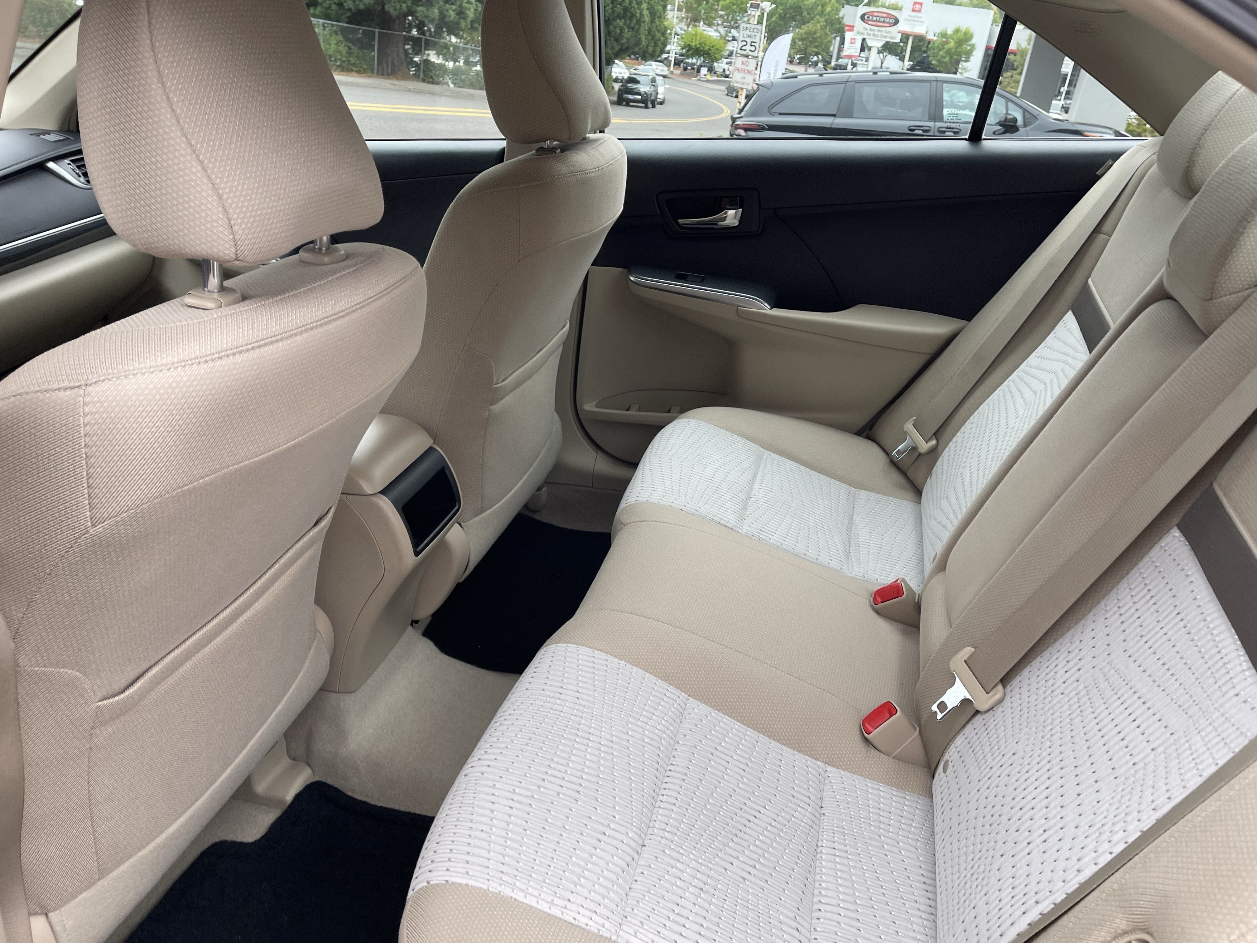 Used 2014 Toyota Camry LE FWD image 14