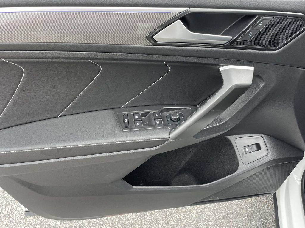 Certified 2024 Volkswagen Tiguan SE R-Line FWD image 21