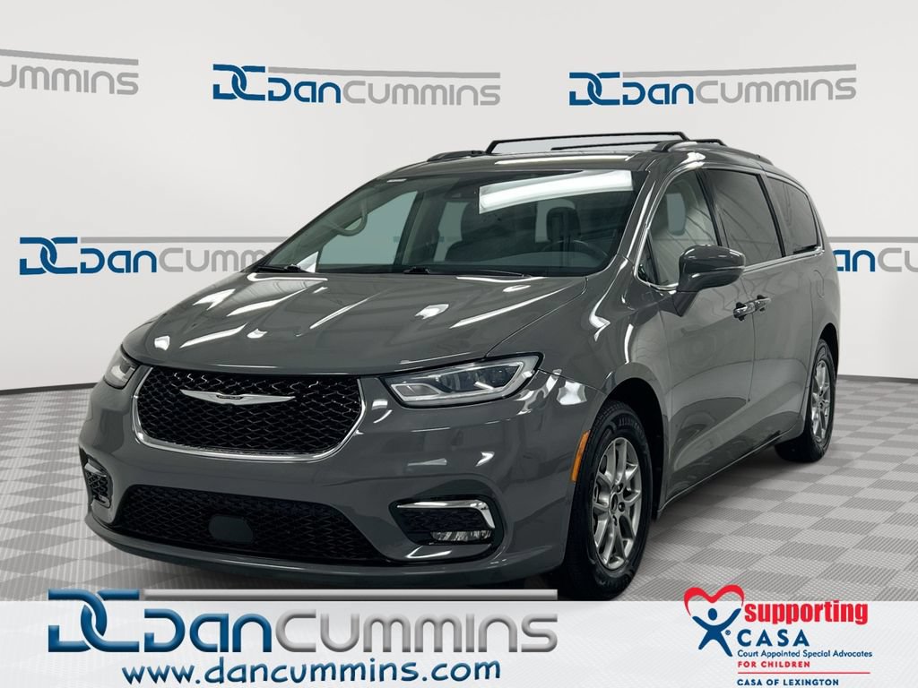 Used 2021 Chrysler Pacifica Touring w/ Uconnect Theater Family Group FWD video 1