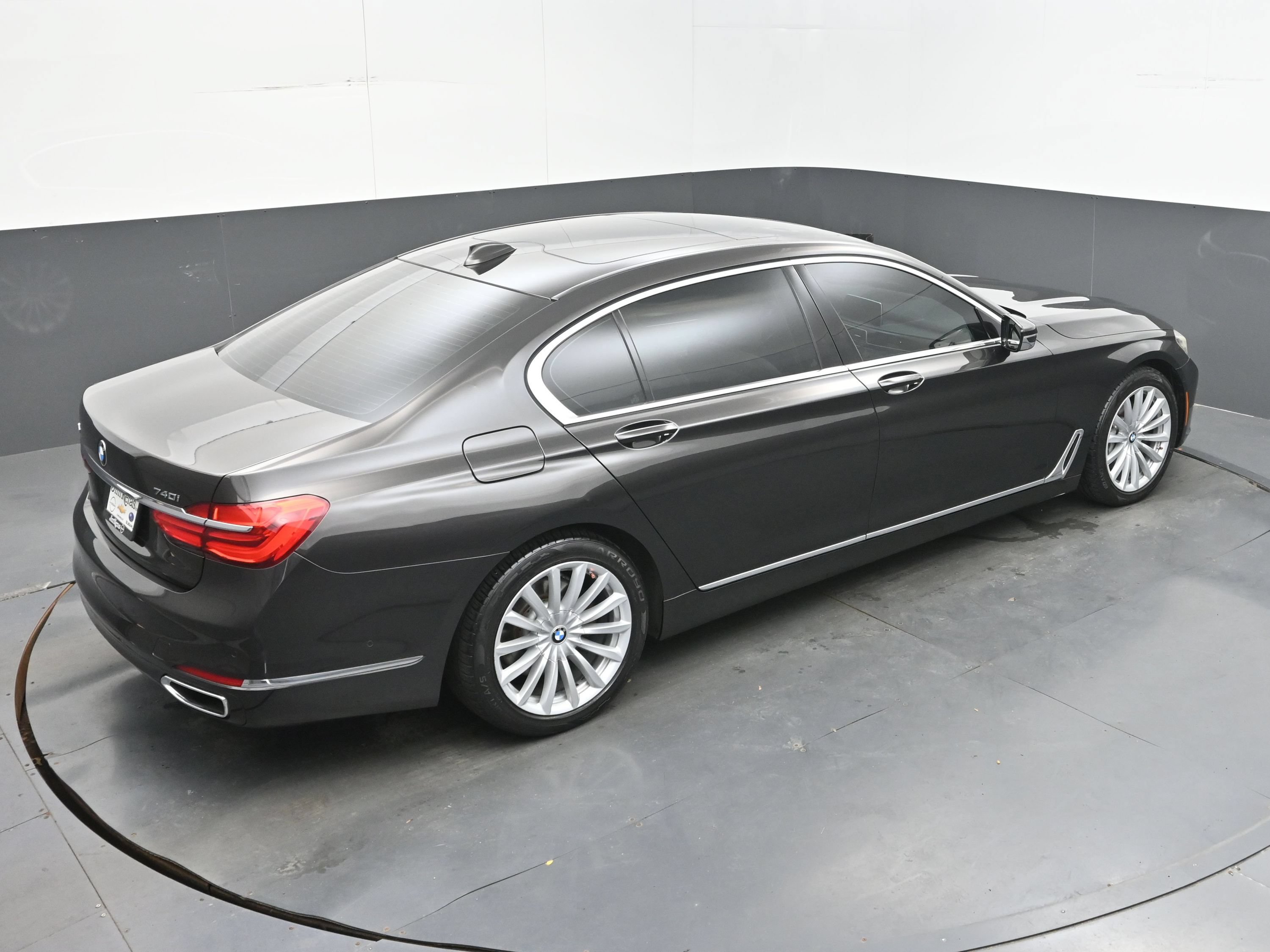 Used 2017 BMW 740i xDrive AWD/4WD image 36