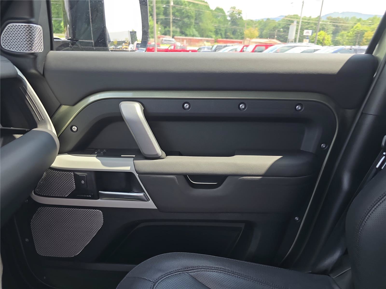 Used 2024 Land Rover Defender 130 X-Dynamic SE AWD/4WD image 23
