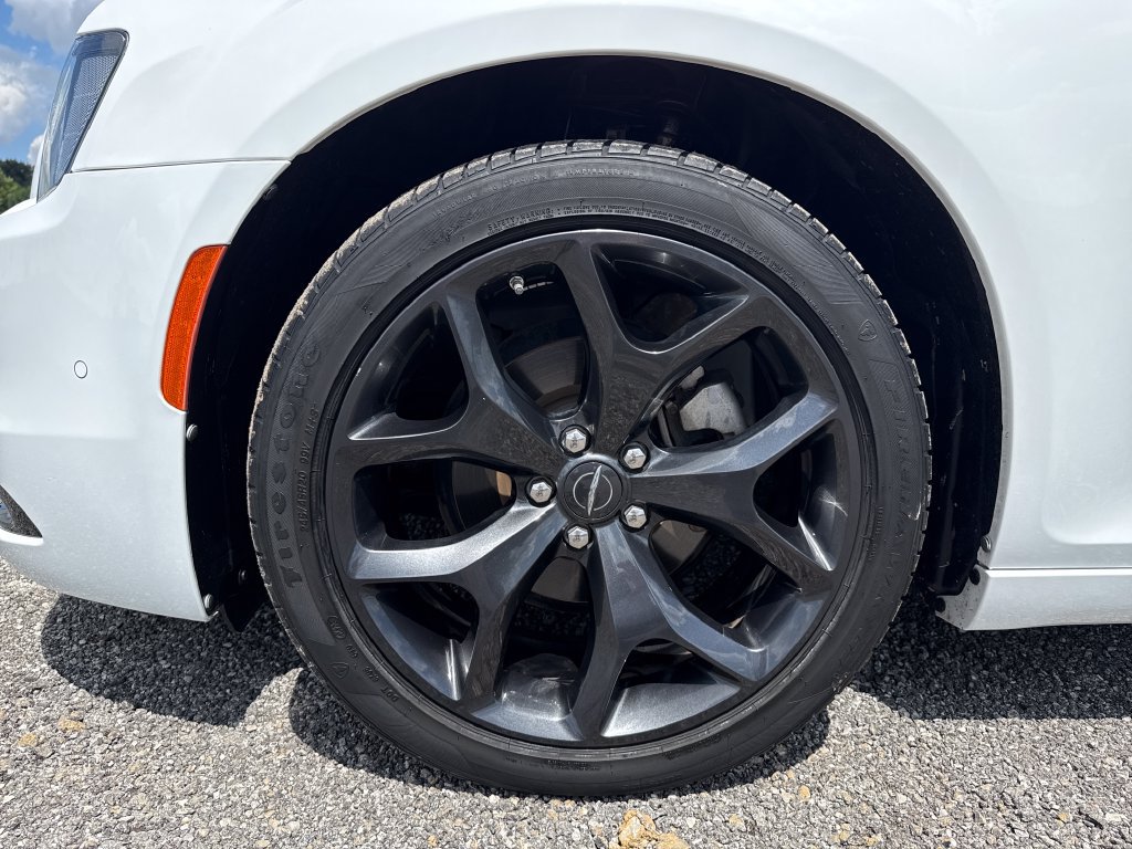 Used 2023 Chrysler 300 S w/ Comfort Group RWD image 11
