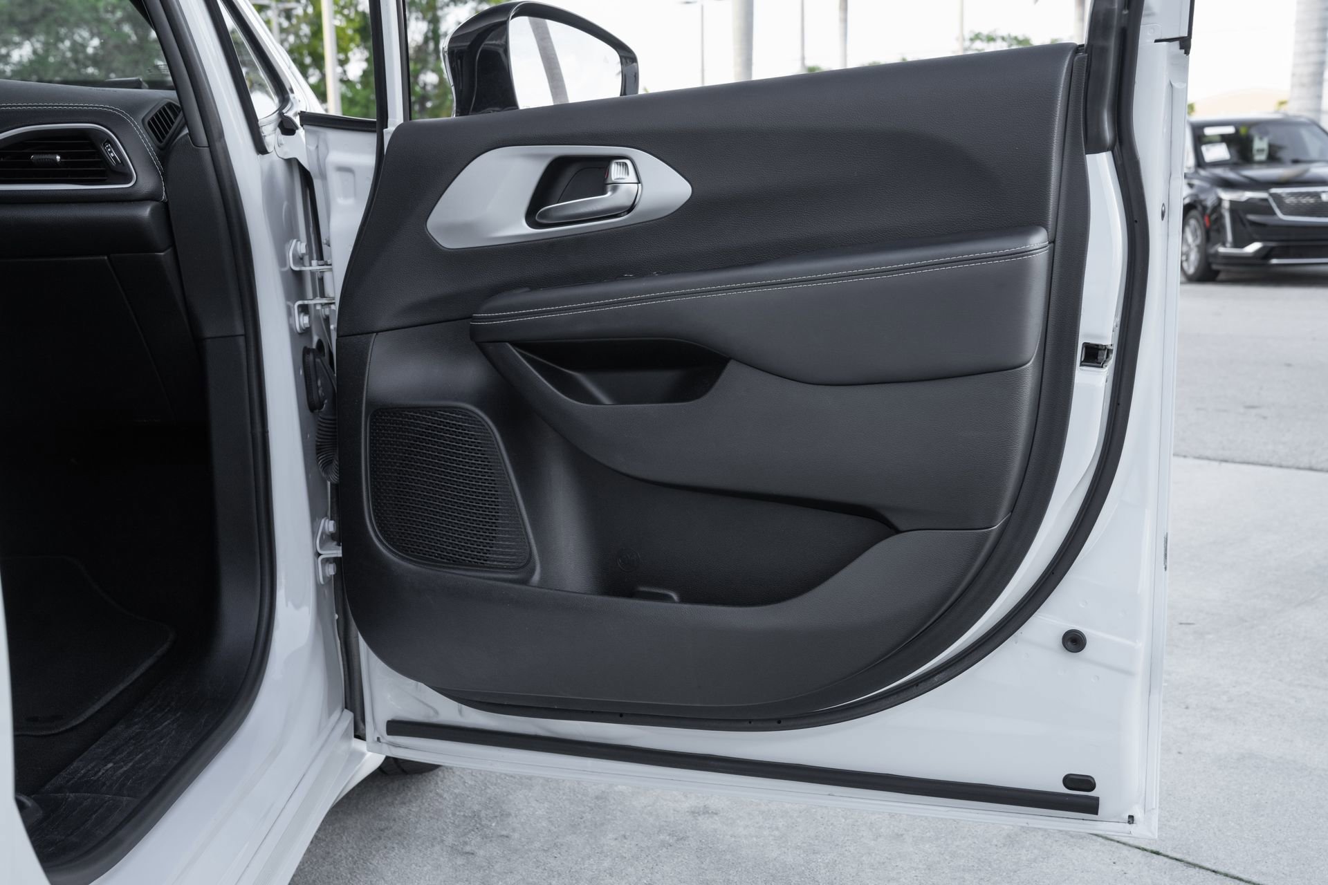 Used 2024 Chrysler Pacifica Touring image 36