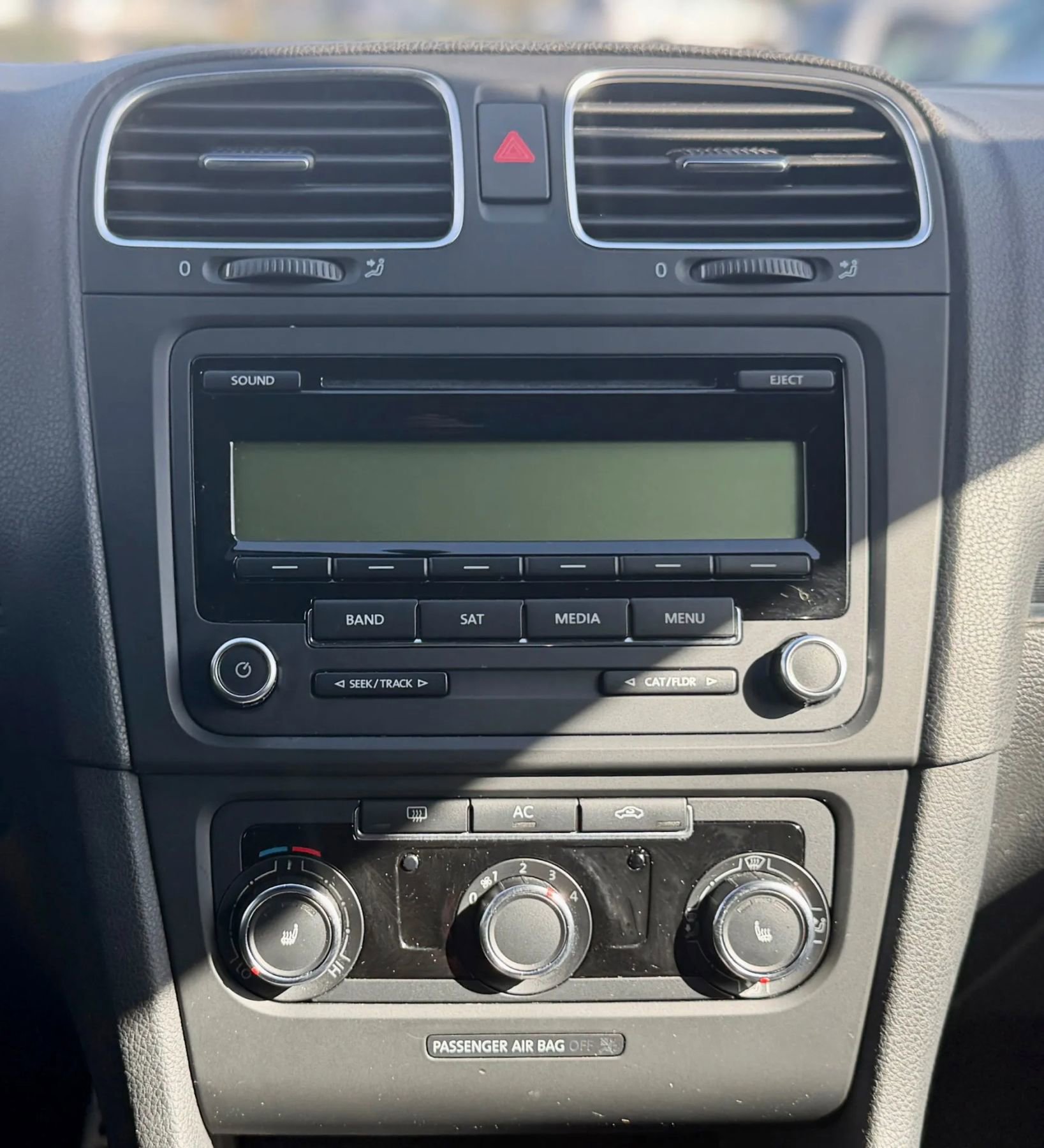 Used 2011 Volkswagen Golf 4-Door image 16