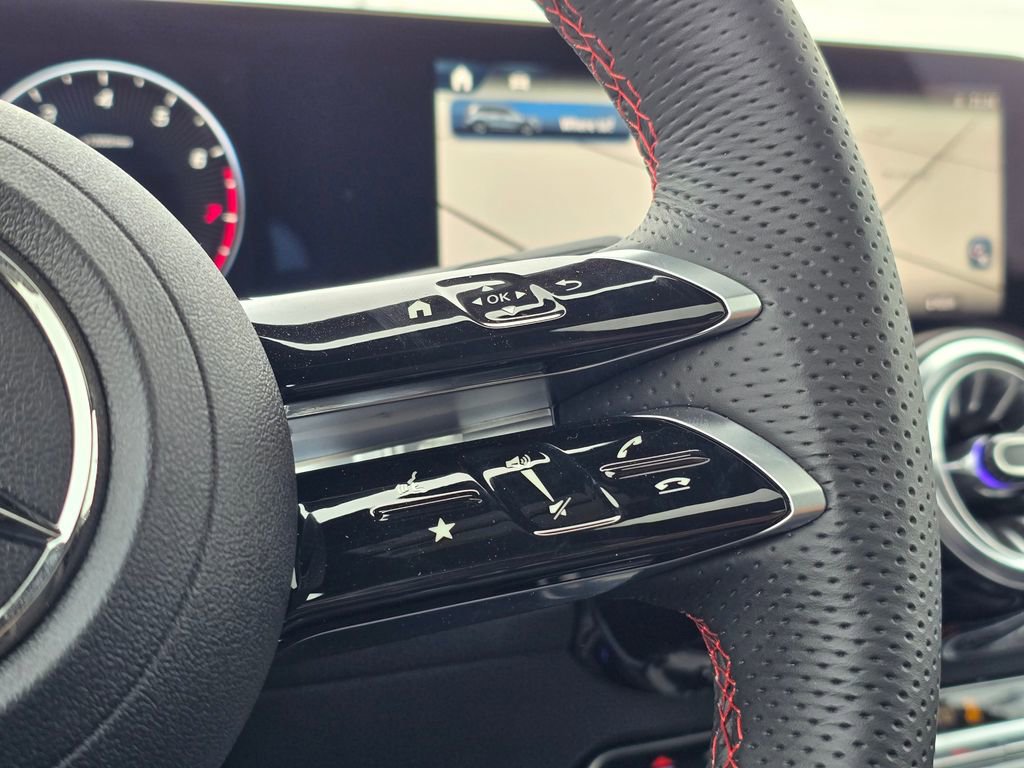 New 2024 Mercedes-Benz GLB 250 image 32