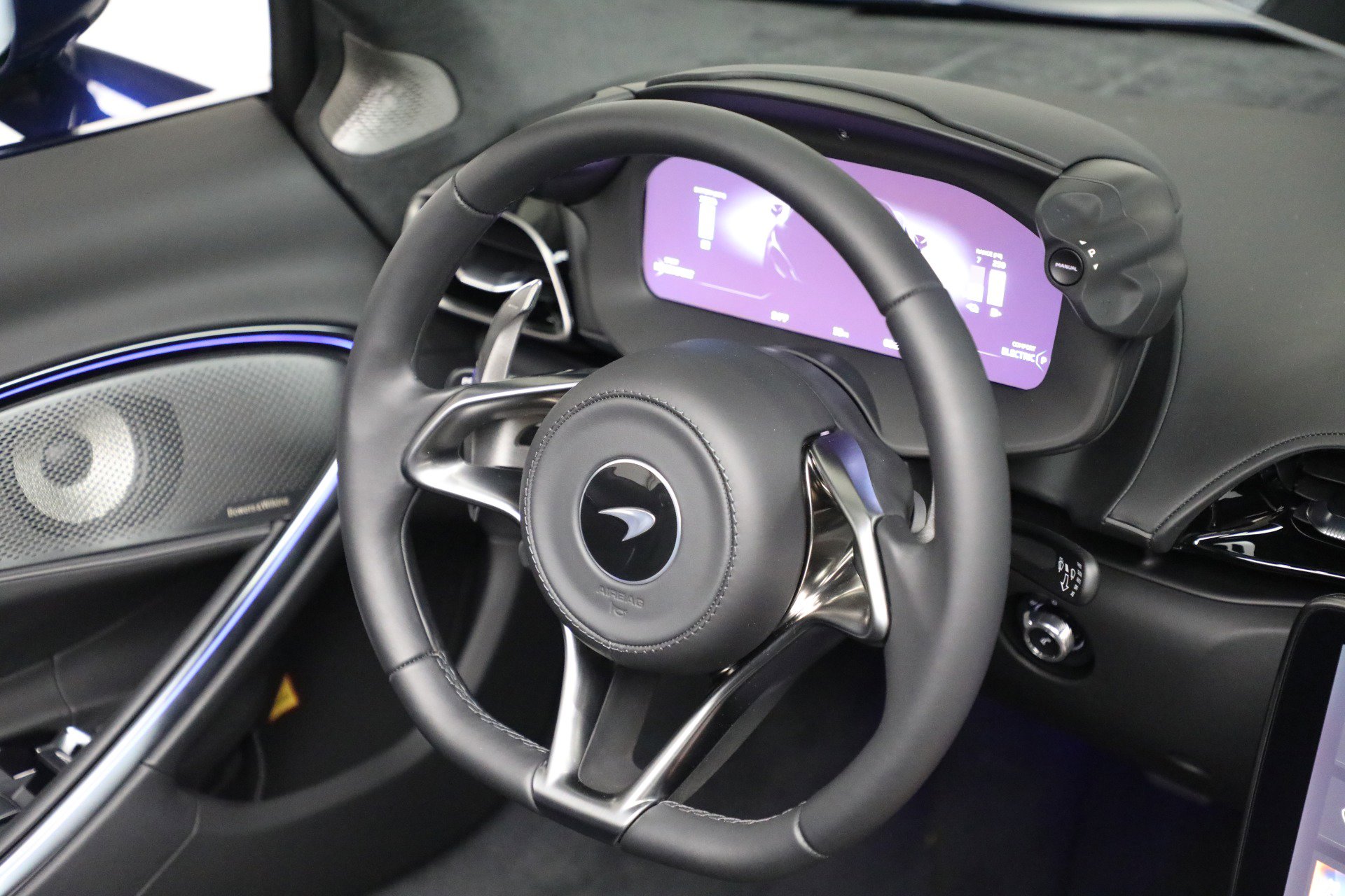 New 2025 McLaren Artura TechLux image 36