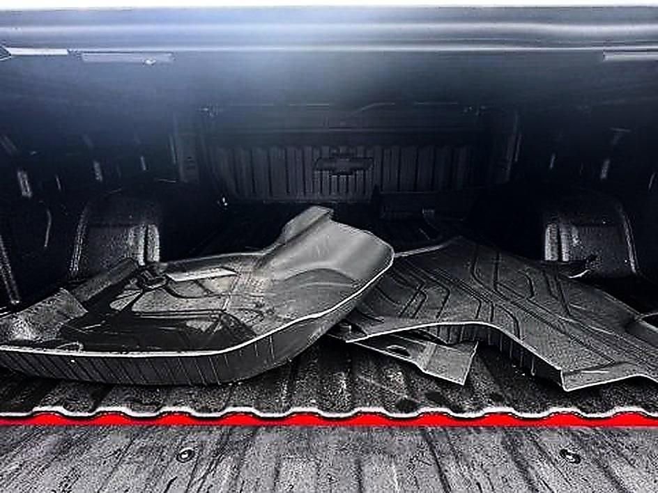 Used 2025 Chevrolet Silverado 1500 ZR2 w/ Dark Appearance Package image 17