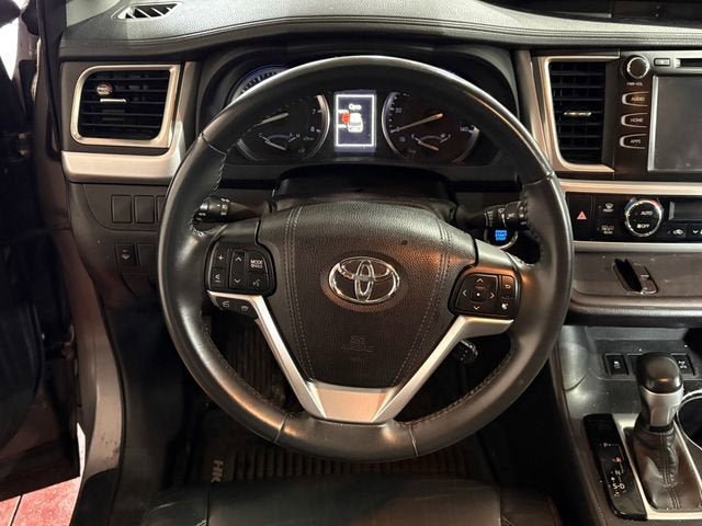 Used 2016 Toyota Highlander XLE AWD/4WD image 19