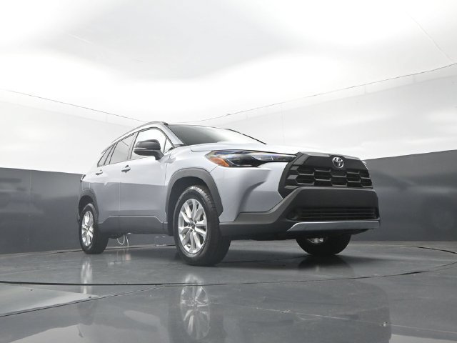 Used 2026 Toyota Corolla Cross LE FWD image 31