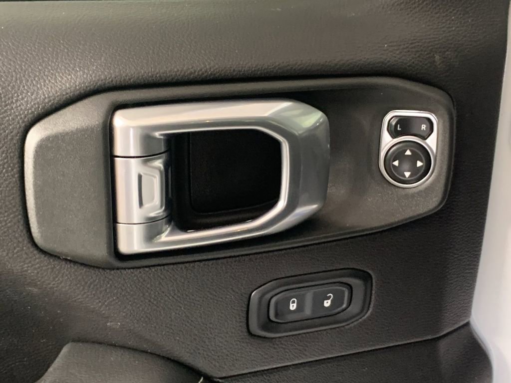 Used 2023 Jeep Wrangler Unlimited Sahara AWD/4WD image 15