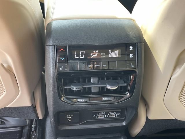 Used 2021 Jeep Grand Cherokee L Limited w/ Luxury Tech Group II AWD/4WD image 12