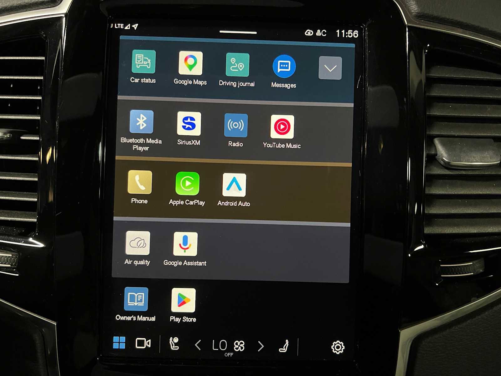 Used 2024 Volvo XC90 B6 Ultimate w/ Lounge Package image 37