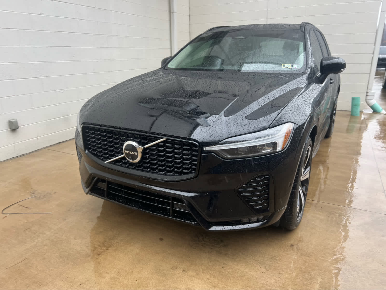 Used 2025 Volvo XC60 B5 Ultra w/ Protection Package Premier image 2