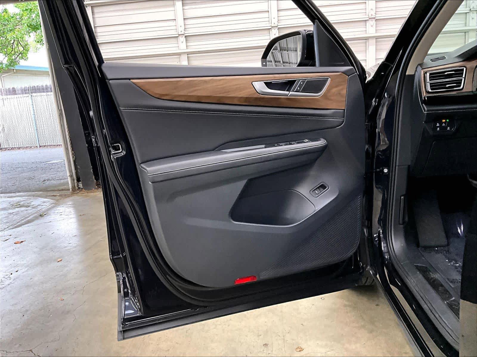 Certified 2026 Volkswagen Atlas SE w/ Panoramic Sunroof Package AWD/4WD image 26