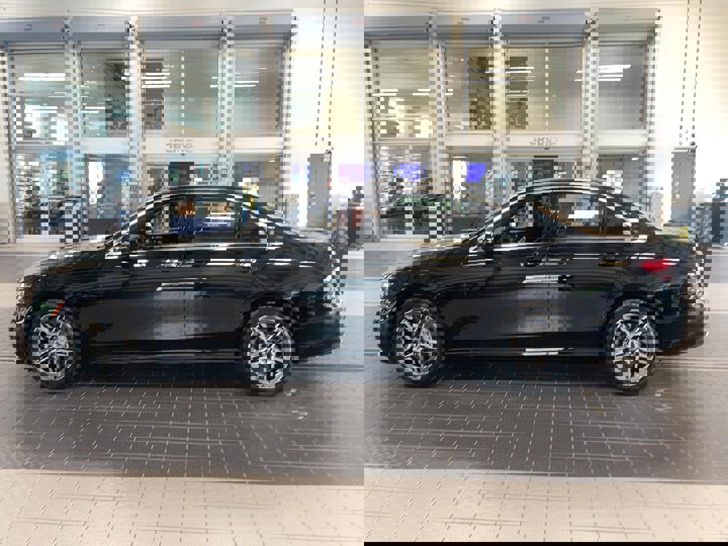 Used 2022 Mercedes-Benz E 350 4MATIC image 4