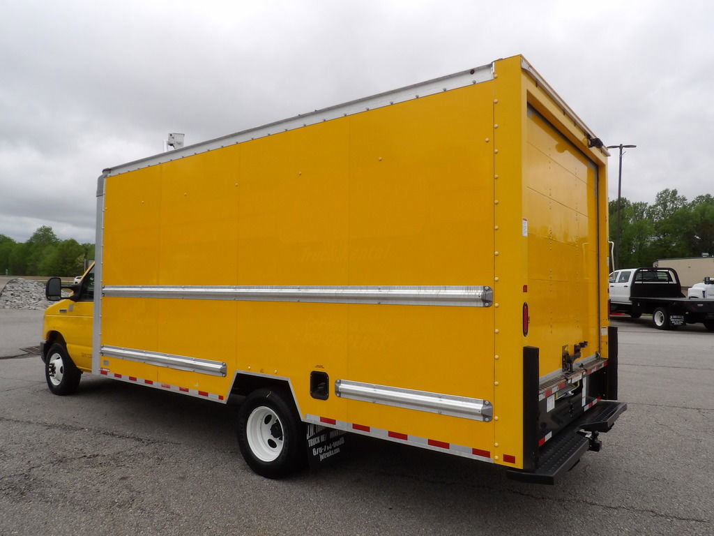 Used 2021 Ford E-350 and Econoline 350 Super Duty RWD image 4