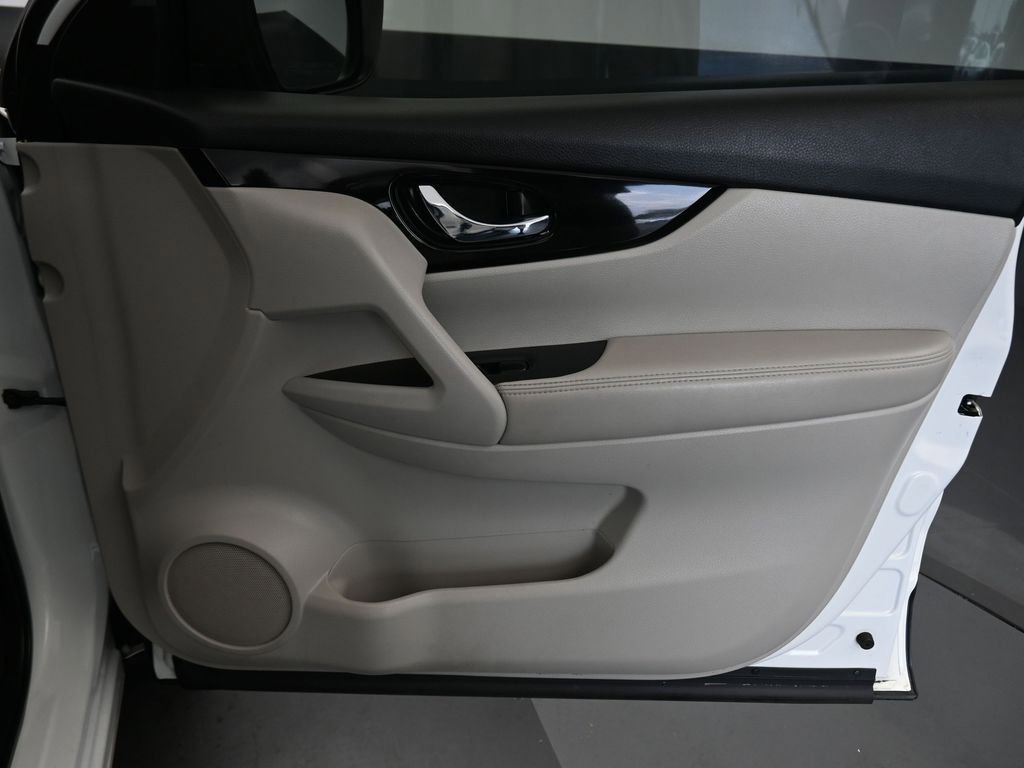 Used 2022 Nissan Rogue Sport SV w/ Technology Package image 36