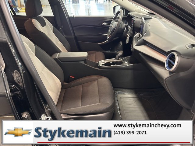 Used 2024 Chevrolet Trax LS w/ LS Convenience Package image 17