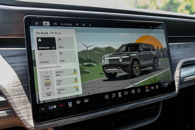 Used 2023 Rivian R1S Adventure AWD/4WD image 27