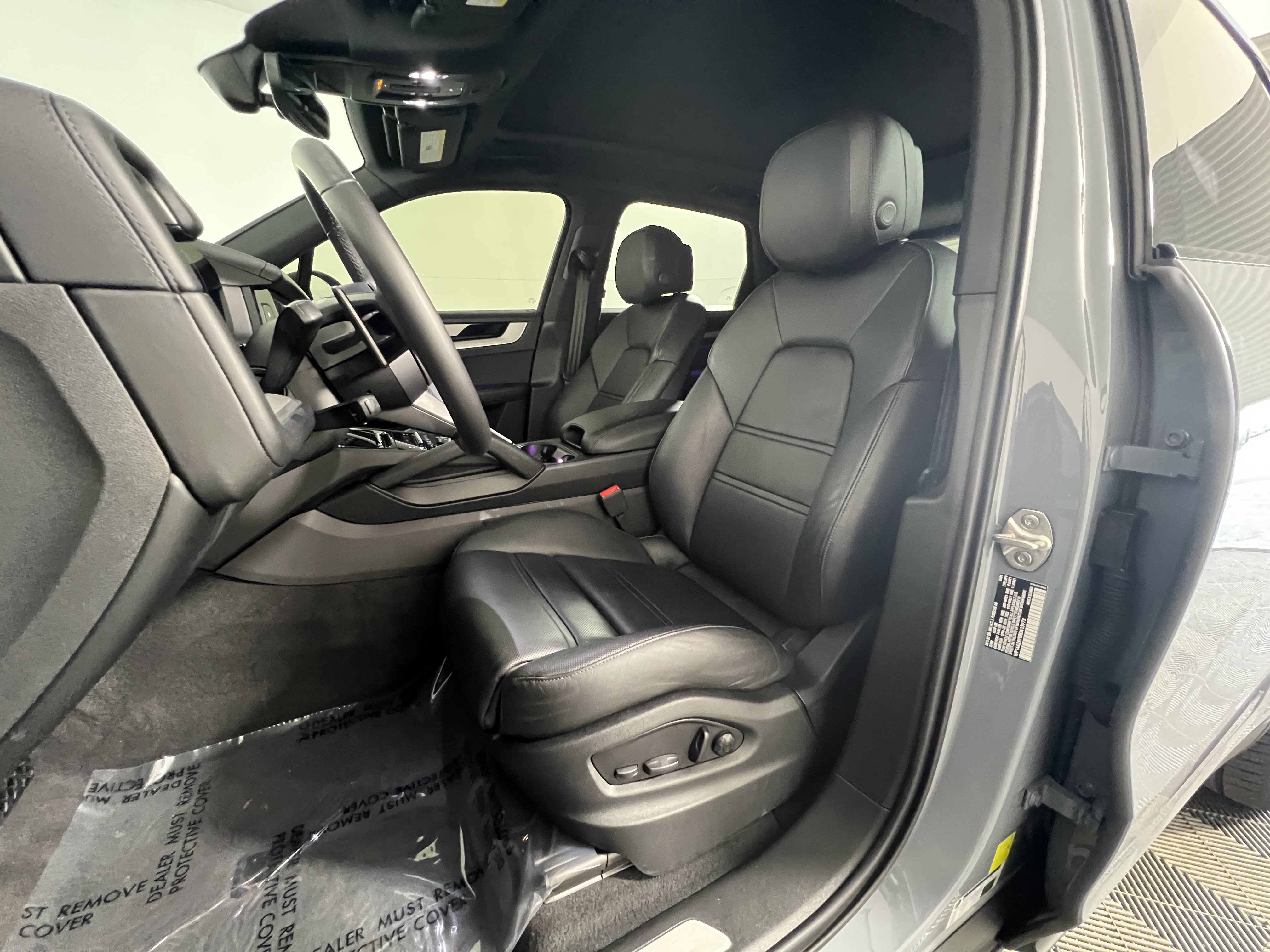 Certified 2024 Porsche Cayenne AWD/4WD image 5