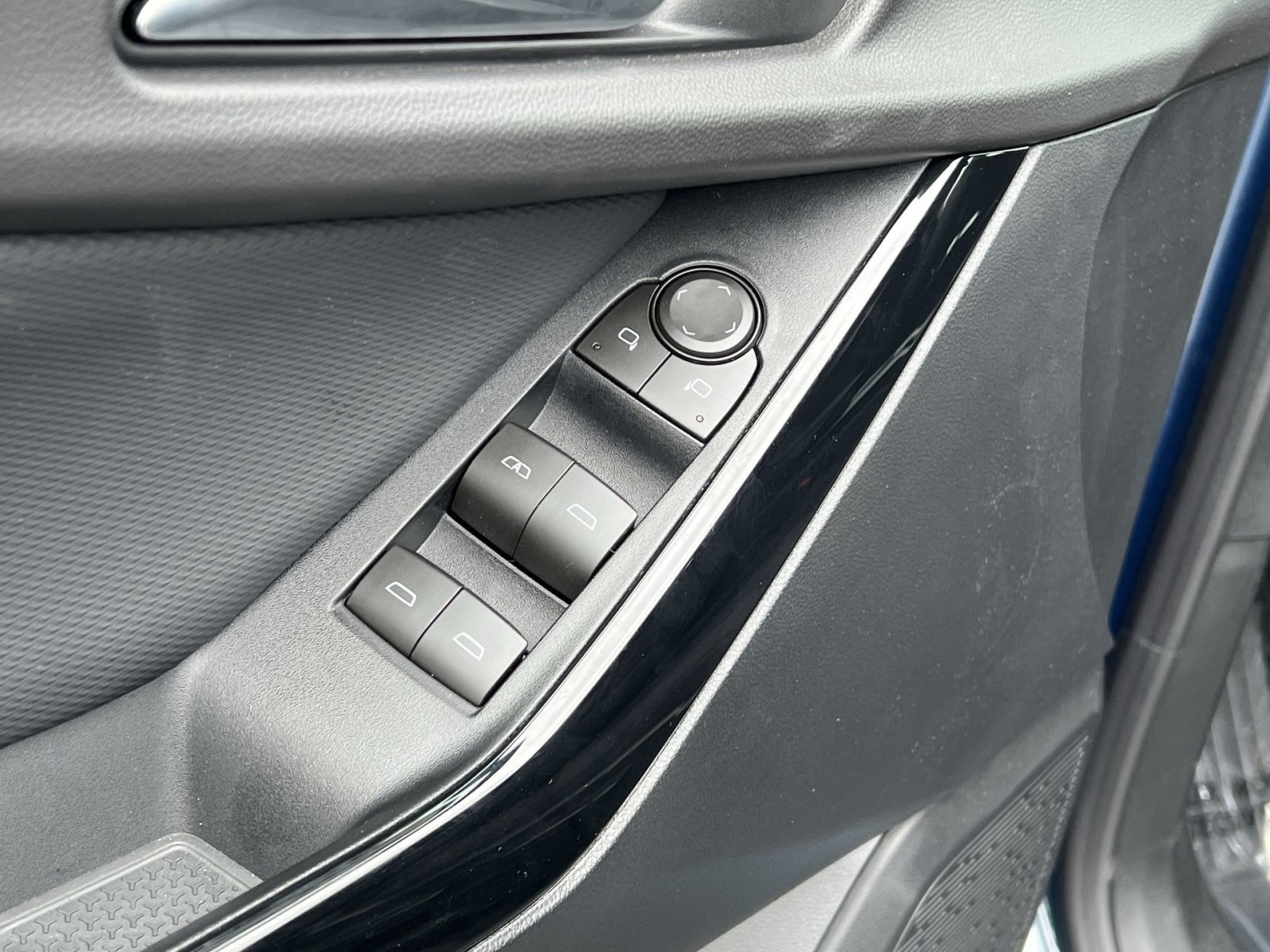 Used 2026 Chevrolet Equinox LT w/ Safety and Technology Package AWD/4WD image 16
