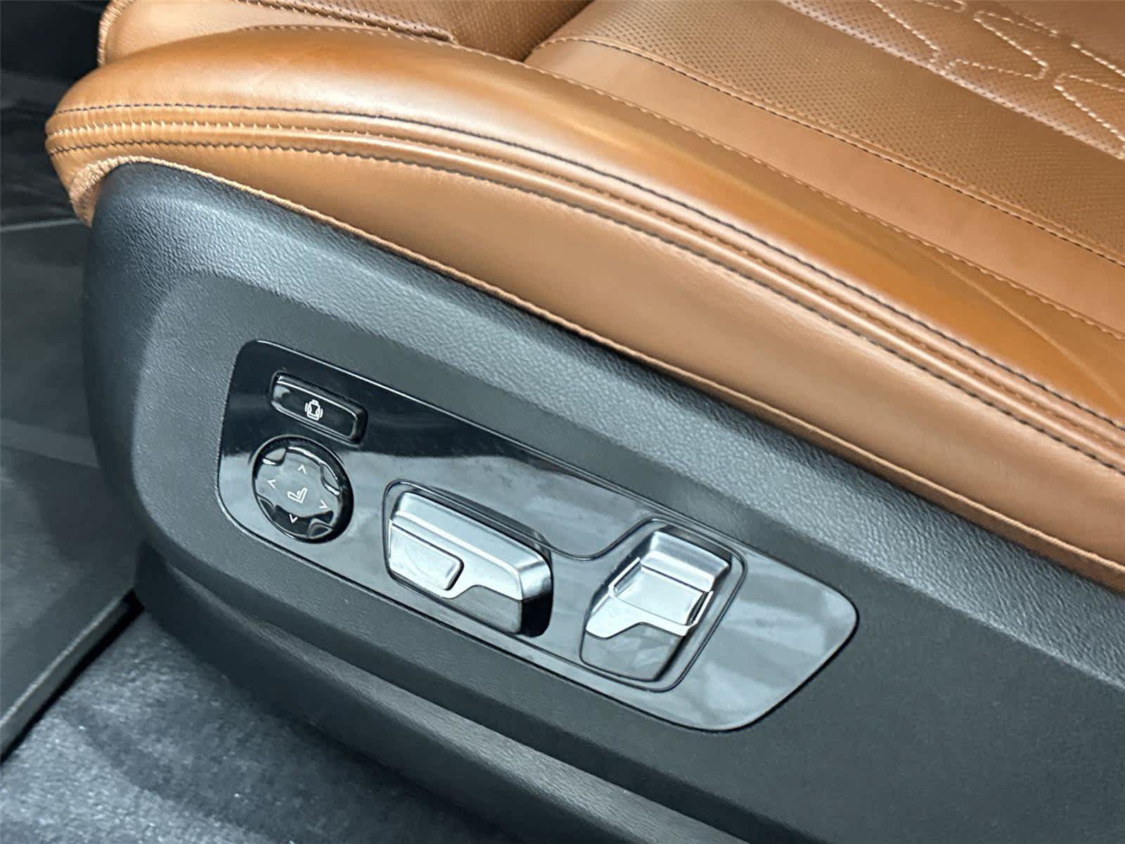 Used 2022 BMW X6 M50i w/ Executive Package AWD/4WD image 12