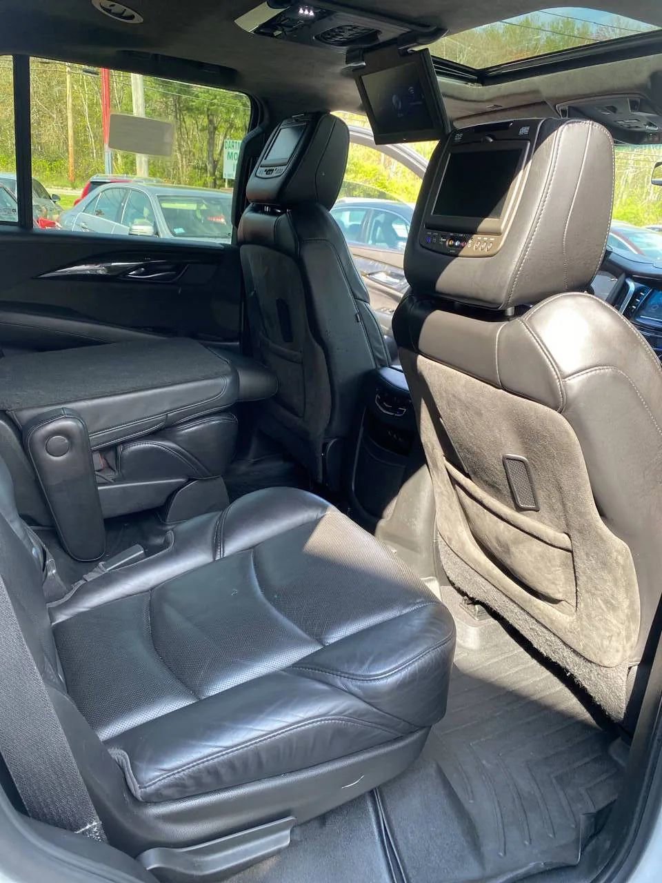Used 2019 Cadillac Escalade Platinum AWD/4WD image 32