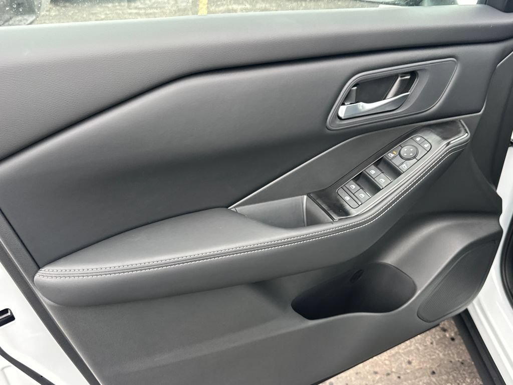 New 2026 Nissan Rogue SV AWD/4WD image 10