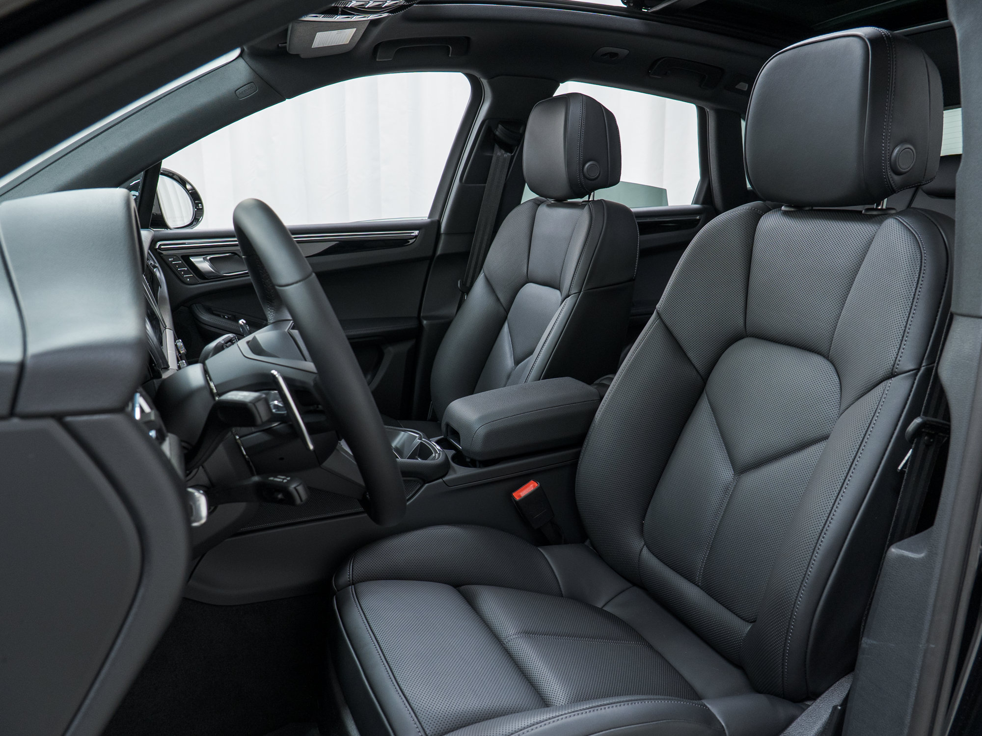 Used 2026 Porsche Macan AWD/4WD image 5